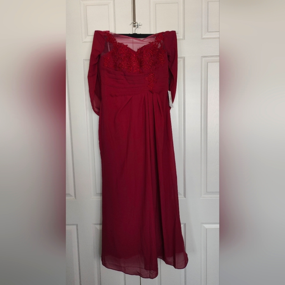 NWT Beautiful long formal dress with corset back, size 14
